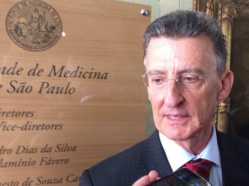 Desvio a criança se tido um pai que bebe
